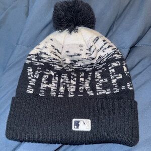 Adult Mens Yankee Pom-Pom beanie